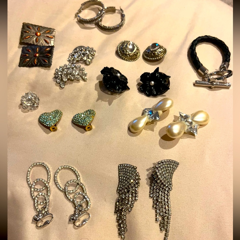 A variety of jewelry 
Earrings-bracelet and accessories